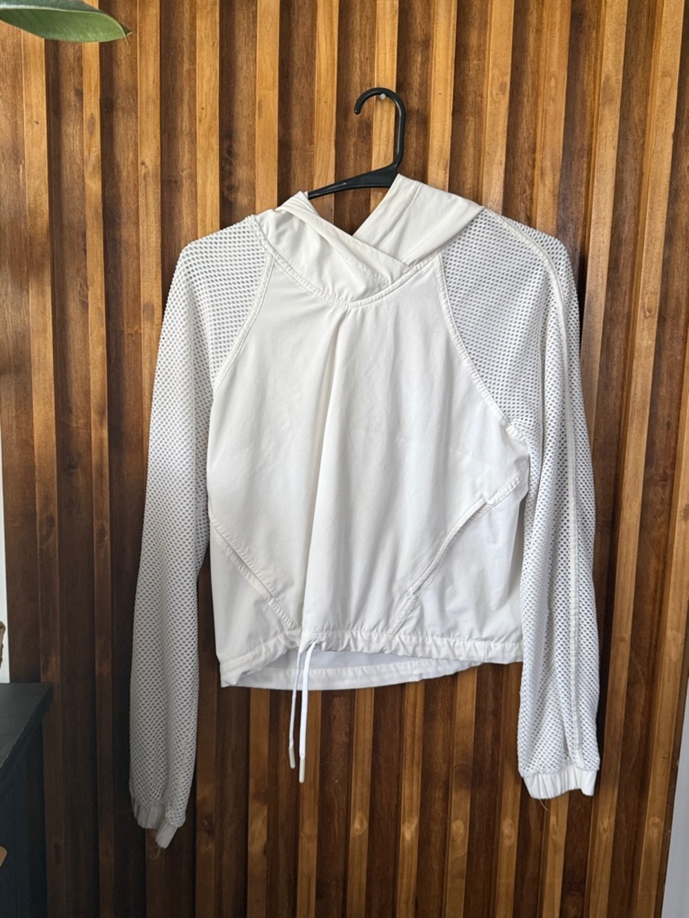 LULULEMON Catch a Breeze Pullover with Hood. Size 6 - Picture 2 of 10